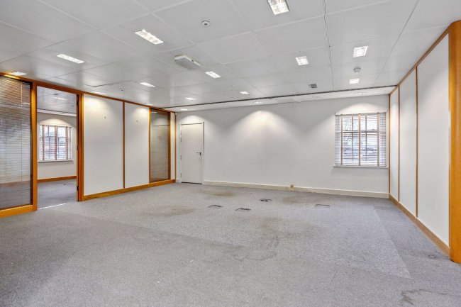 76 Crown Road, Twickenham, TW1 3EU 46