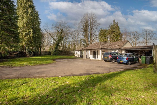 West Lodge, London Road, Bagshot, Surrey, GU19 5HZ 2