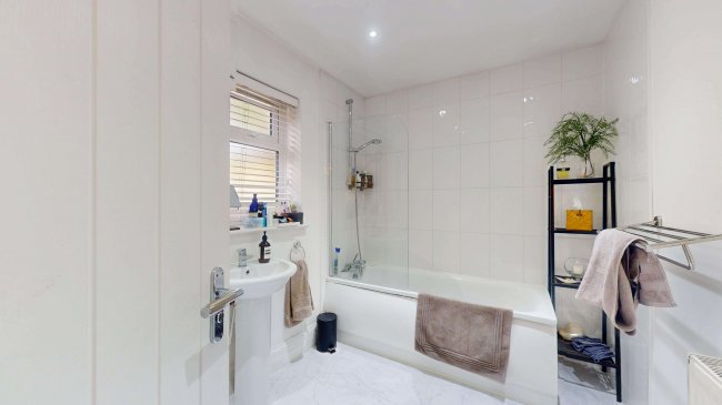 West Lodge, London Road, Bagshot, Surrey, GU19 5HZ 2