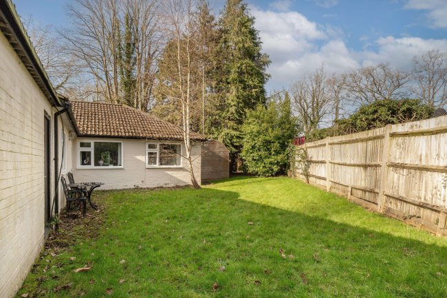 West Lodge, London Road, Bagshot, Surrey, GU19 5HZ 2