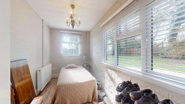 West Lodge, London Road, Bagshot, Surrey, GU19 5HZ 2