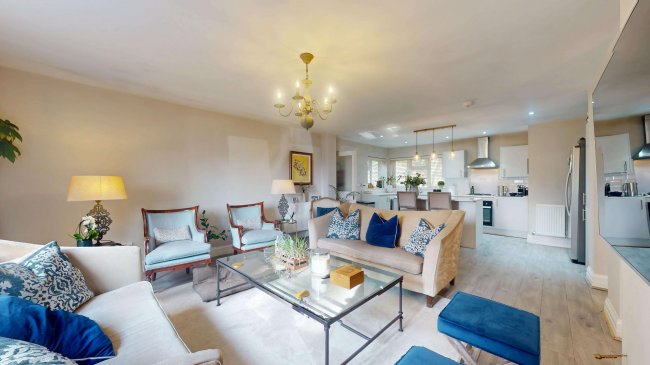 West Lodge, London Road, Bagshot, Surrey, GU19 5HZ 2