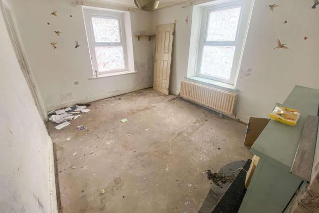 6 The Crescent, Cleator Moor, Cumbria, CA25 5QL 5