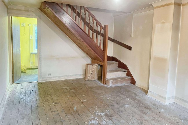 29 New Garden Drive, West Drayton, UB7 7JB 4