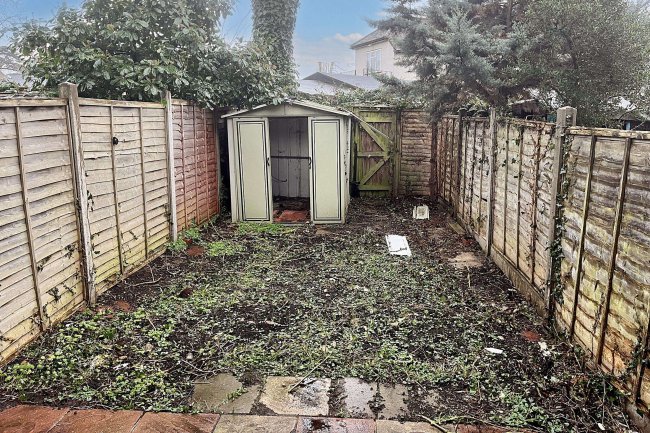 29 New Garden Drive, West Drayton, UB7 7JB 4