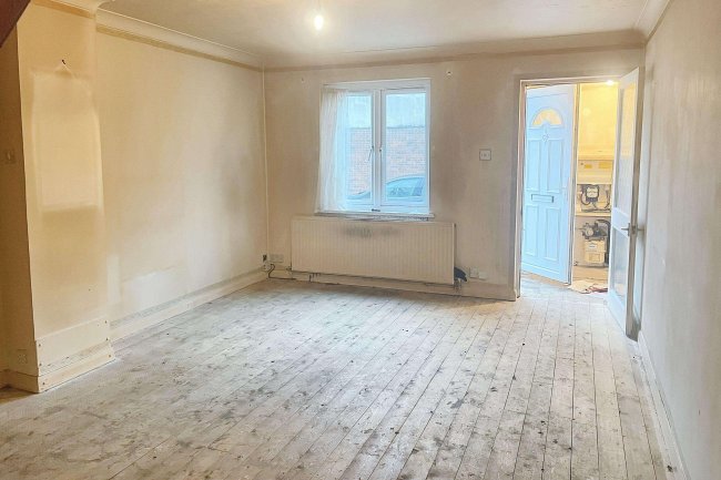 29 New Garden Drive, West Drayton, UB7 7JB 4