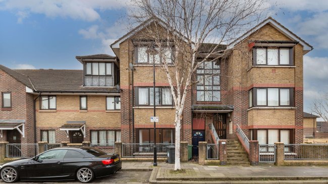 61 Orange Grove, Leytonstone, London, E11 4LL 3