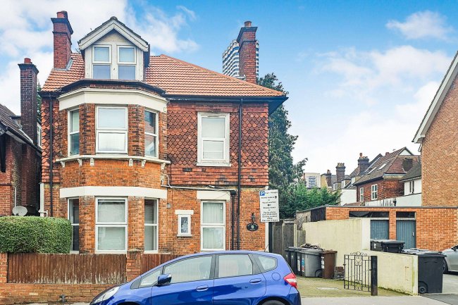 19 Beech House Road, Croydon, Surrey, CR0 1JQ 8