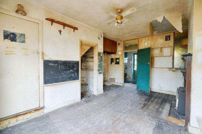 2 The Square, Harborne, Birmingham, B17 9EH 1