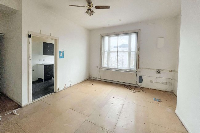 Flat 10, 62-64 West Cromwell Road, Earls Court, London, SW5 9QS 10