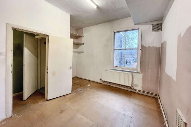 Flat 12, 62-64 West Cromwell Road, Earls Court, London, SW5 9QS 9