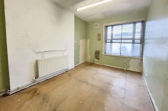 Flat 12, 62-64 West Cromwell Road, Earls Court, London, SW5 9QS 9