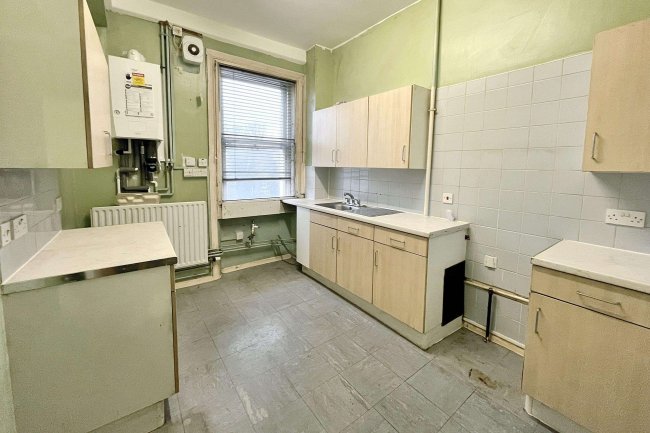 Flat 12, 62-64 West Cromwell Road, Earls Court, London, SW5 9QS 9