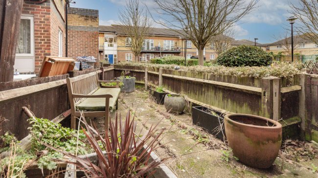 96 Woodcocks, Beckton, London, E16 3LD 2