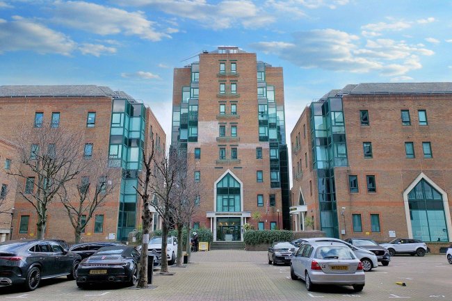 Flat 18 Aegon House, 13 Lanark Square, Isle Of Dogs, London, E14 9QD 4