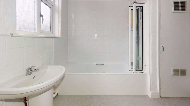 First Floor Flat, 2 Harold Road, Park Royal, London, NW10 7BE 8