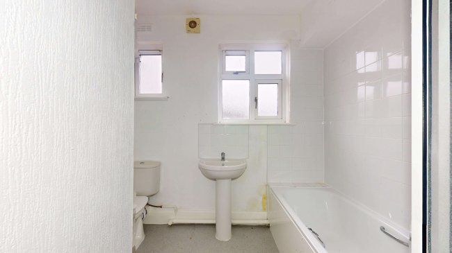 First Floor Flat, 2 Harold Road, Park Royal, London, NW10 7BE 8