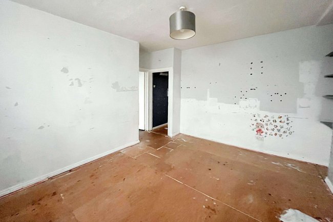 Flat 15, 62-64 West Cromwell Road, Earls Court, London SW5 9QS 8