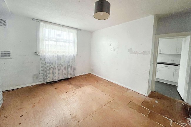 Flat 15, 62-64 West Cromwell Road, Earls Court, London SW5 9QS 8