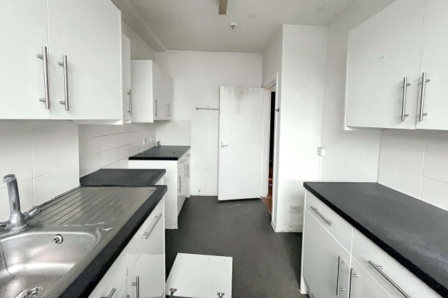 Flat 15, 62-64 West Cromwell Road, Earls Court, London SW5 9QS 8