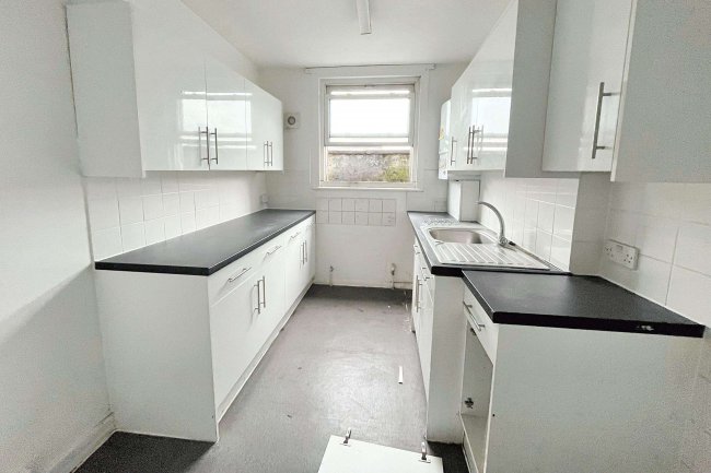 Flat 15, 62-64 West Cromwell Road, Earls Court, London SW5 9QS 8