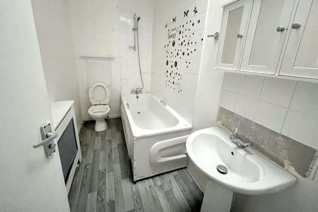 Flat 15, 62-64 West Cromwell Road, Earls Court, London SW5 9QS 8