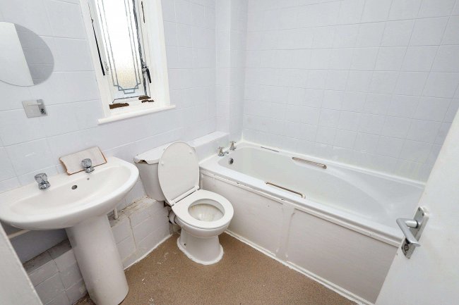 32 Wimbish End, Pitsea, Basildon, Essex, SS13 3PD 5