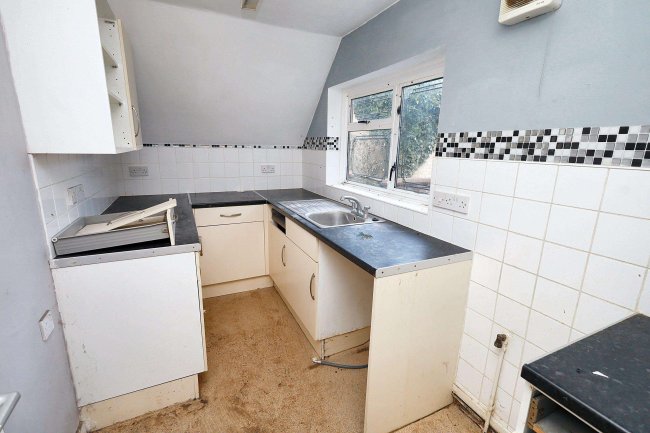 32 Wimbish End, Pitsea, Basildon, Essex, SS13 3PD 5