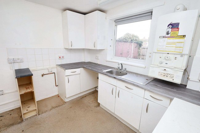 49 Butneys, Basildon, SS14 2DJ 9