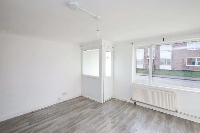 49 Butneys, Basildon, SS14 2DJ 9