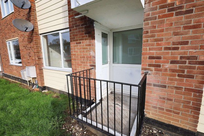 49 Butneys, Basildon, SS14 2DJ 9