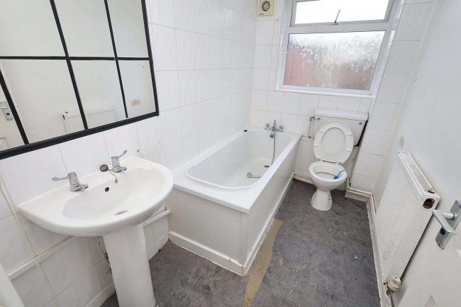 49 Butneys, Basildon, SS14 2DJ 9