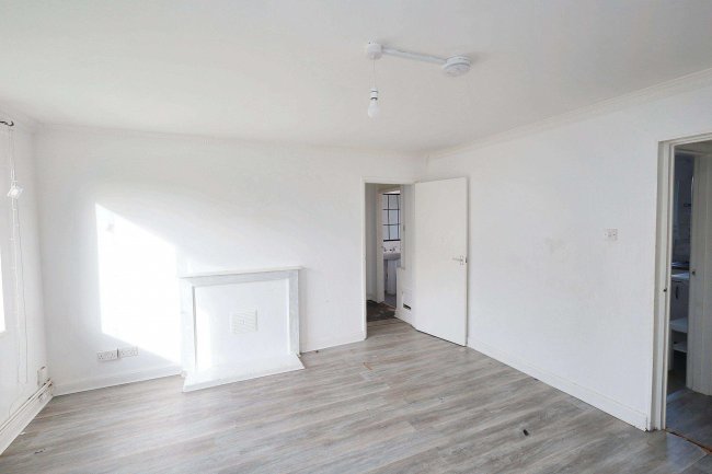 49 Butneys, Basildon, SS14 2DJ 9