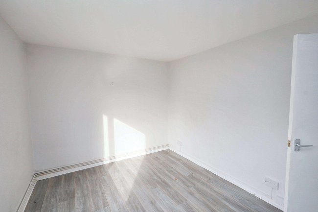 49 Butneys, Basildon, SS14 2DJ 9