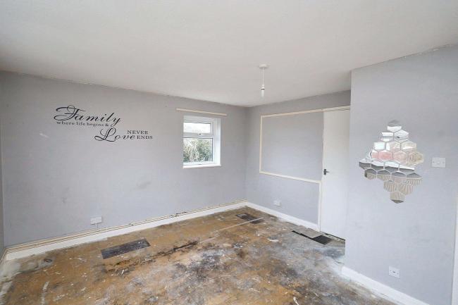 140 Victoria Road, Laindon, Basildon, Essex, SS15 6RQ 2