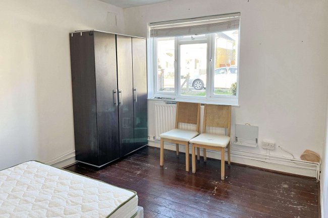 33 Wheatley Road, Isleworth, TW7 6JJ 3