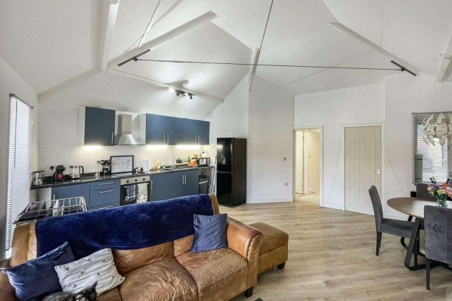 Flat C, 5 George Street, Hailsham, East Sussex, BN27 1AD 2