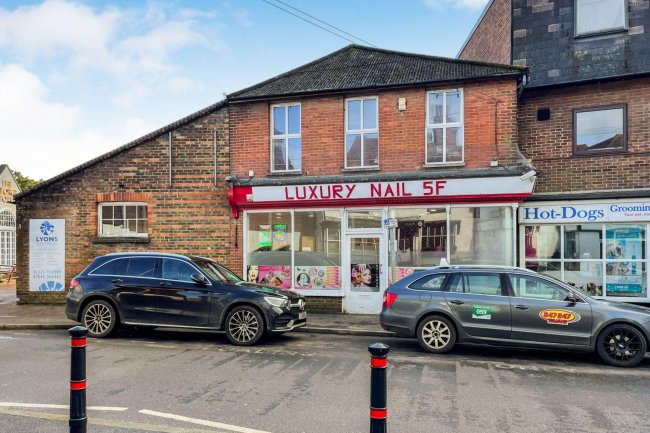 Flat C, 5 George Street, Hailsham, East Sussex, BN27 1AD 2