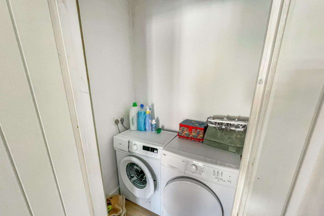 Flat C, 5 George Street, Hailsham, East Sussex, BN27 1AD 2