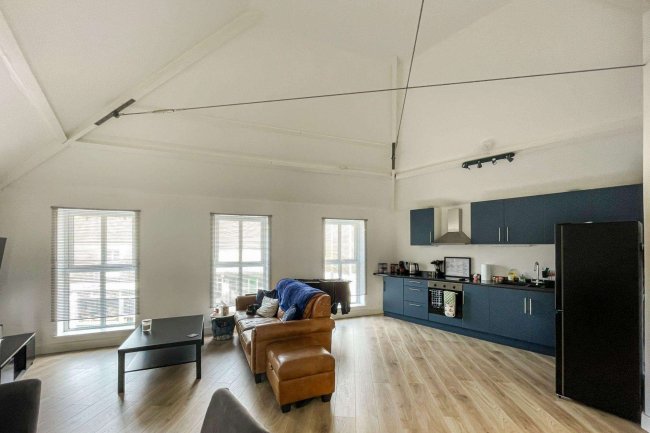 Flat C, 5 George Street, Hailsham, East Sussex, BN27 1AD 2