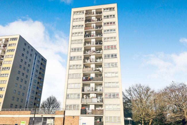 21 Newton House, Exeter Road, Enfield EN3 7TT 1