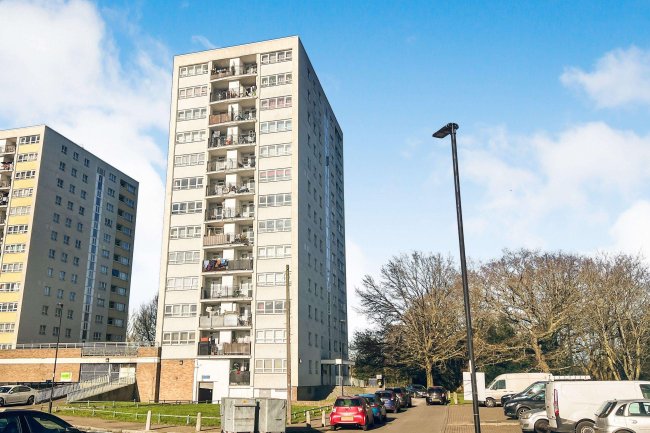 21 Newton House, Exeter Road, Enfield EN3 7TT 1