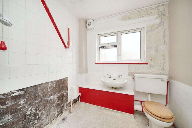 30 Orchard Way, Dorking, RH4 2JJ 2