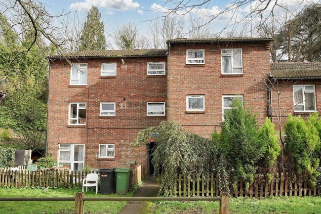 30 Orchard Way, Dorking, RH4 2JJ 2