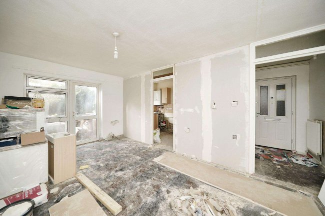 30 Orchard Way, Dorking, RH4 2JJ 2