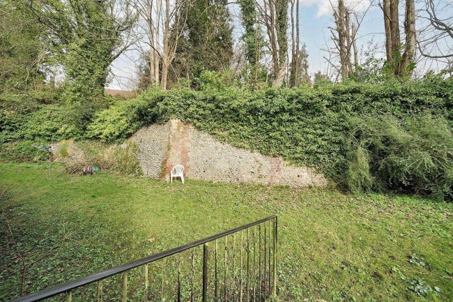 30 Orchard Way, Dorking, RH4 2JJ 2