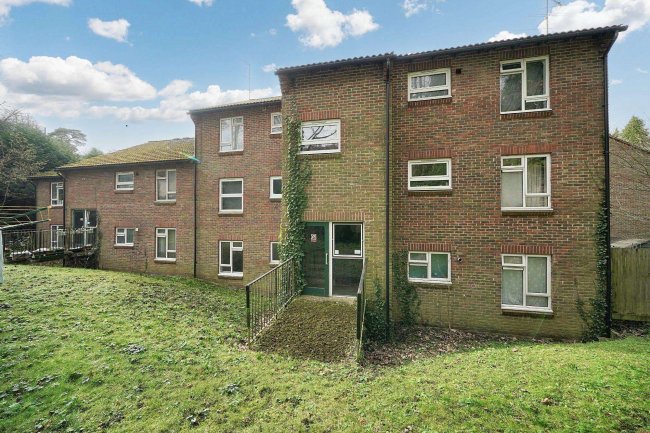 30 Orchard Way, Dorking, RH4 2JJ 2