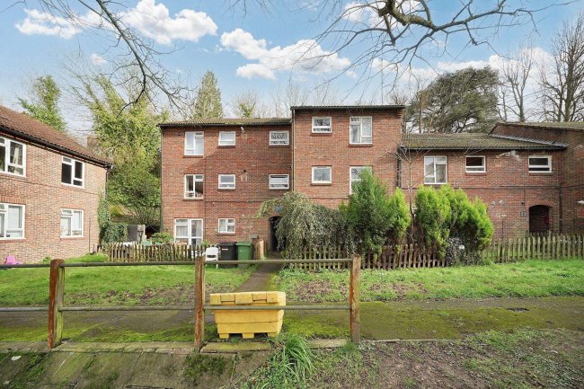 30 Orchard Way, Dorking, RH4 2JJ 2