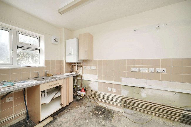 30 Orchard Way, Dorking, RH4 2JJ 2