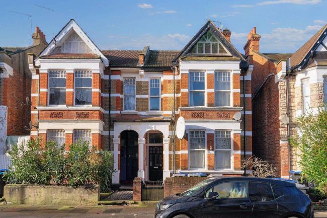 Flat B, 20 Harlesden Gardens, London NW10 4EX 5